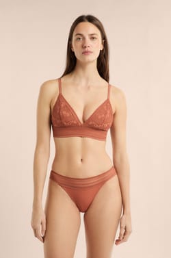 Culotte en dentelle;${refinementColor}