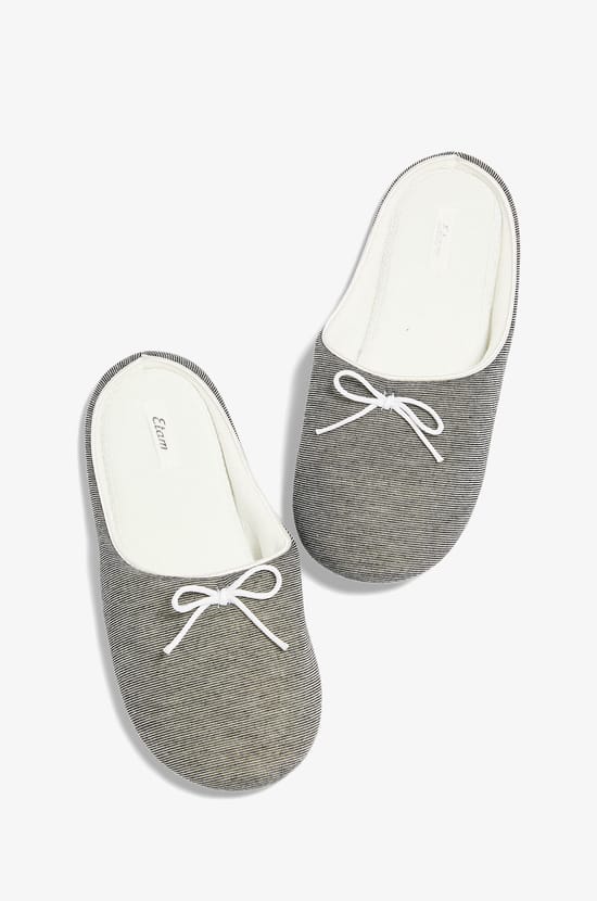 Chaussons mules;${refinementColor}