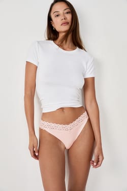 Tanga V-shape de microfibra y encaje;${refinementColor}