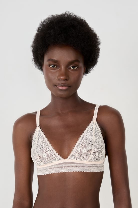 Wireless Lace Triangle Bra;${refinementColor}