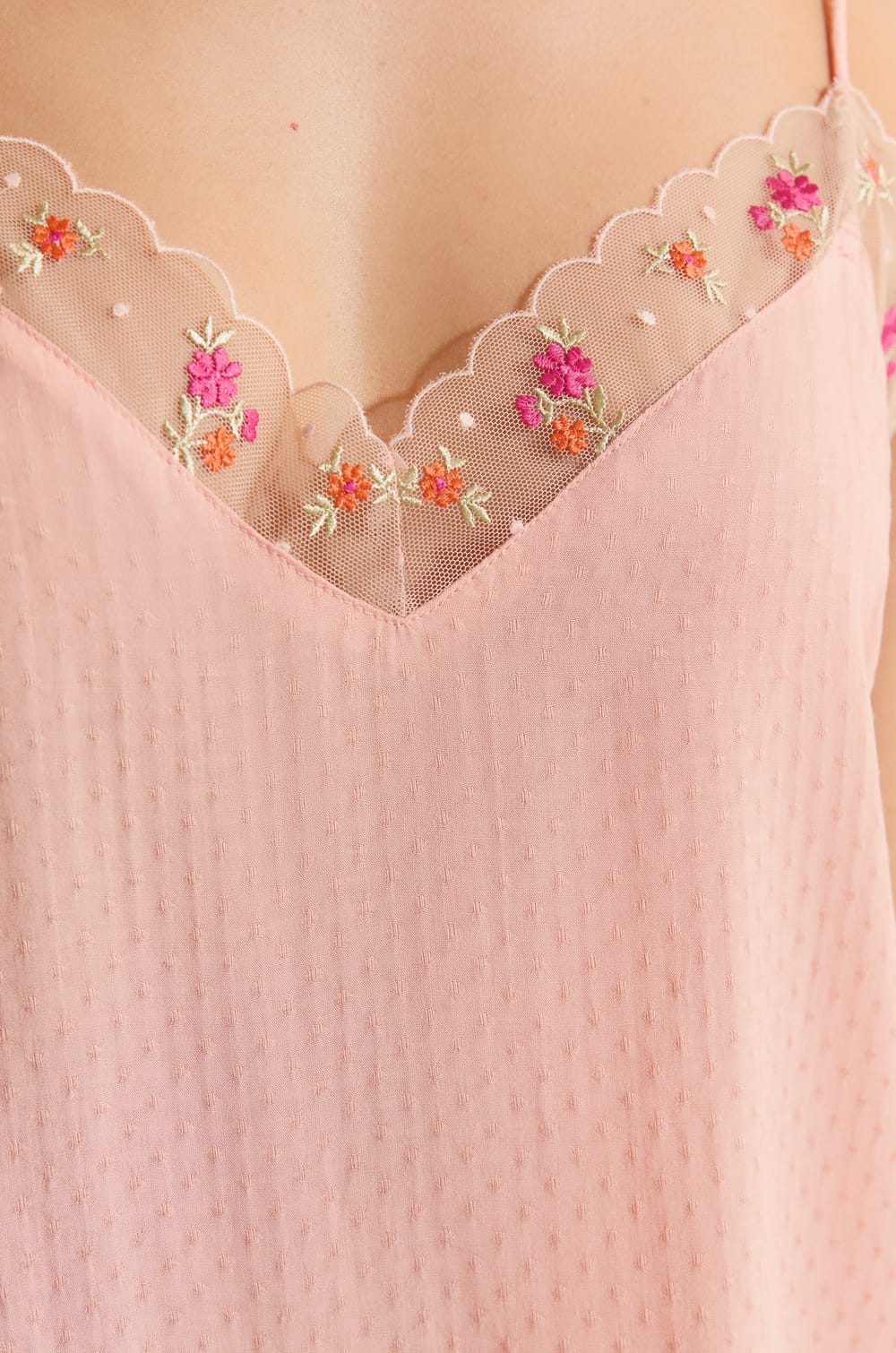 Caraco avec d&eacute;tails en dentelle fleuris;${refinementColor}