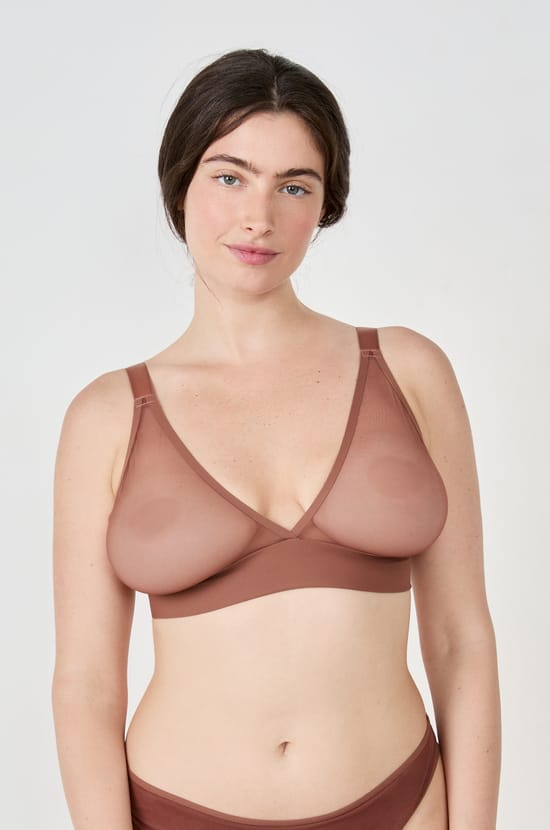 Wireless triangle bra in mesh;${refinementColor}