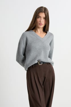 Pull manches longues col V;${refinementColor}