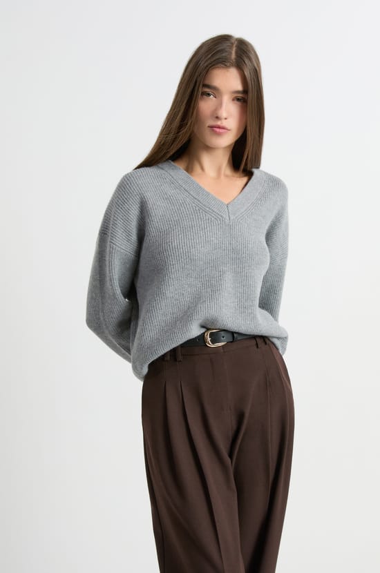 Pull manches longues col V;${refinementColor}