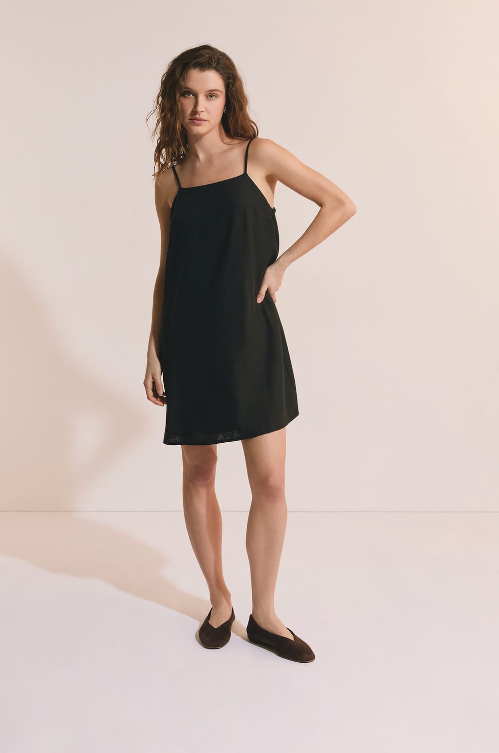 Robe courte avec lin;${refinementColor}