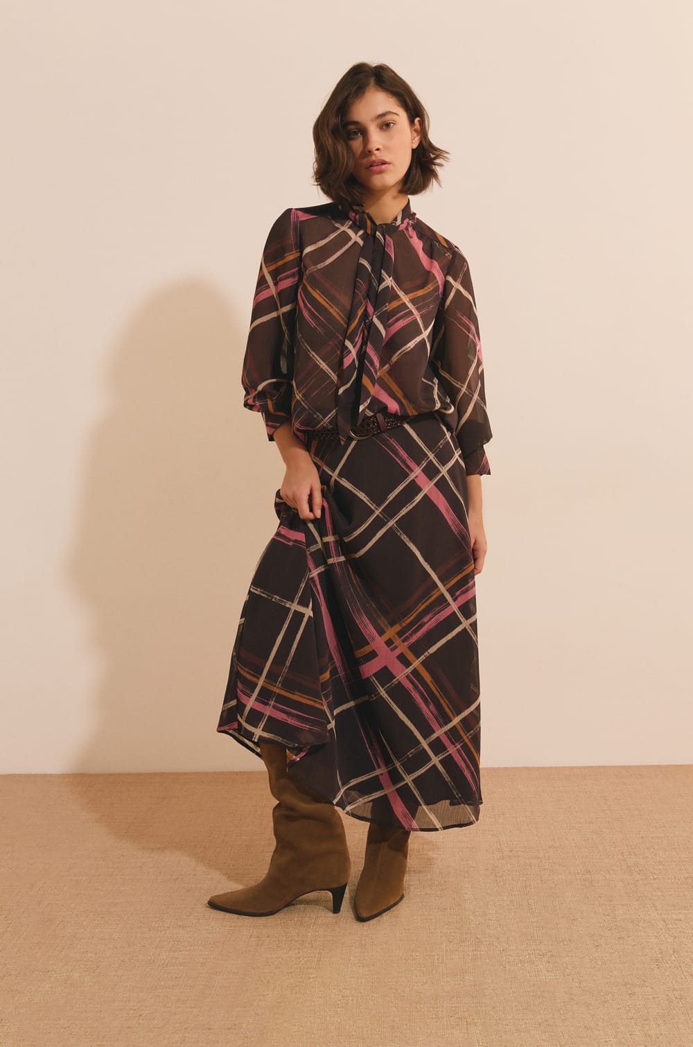 Blouse transparente avec lien &agrave; nouer &agrave; motif quadrill&eacute;;${refinementColor}
