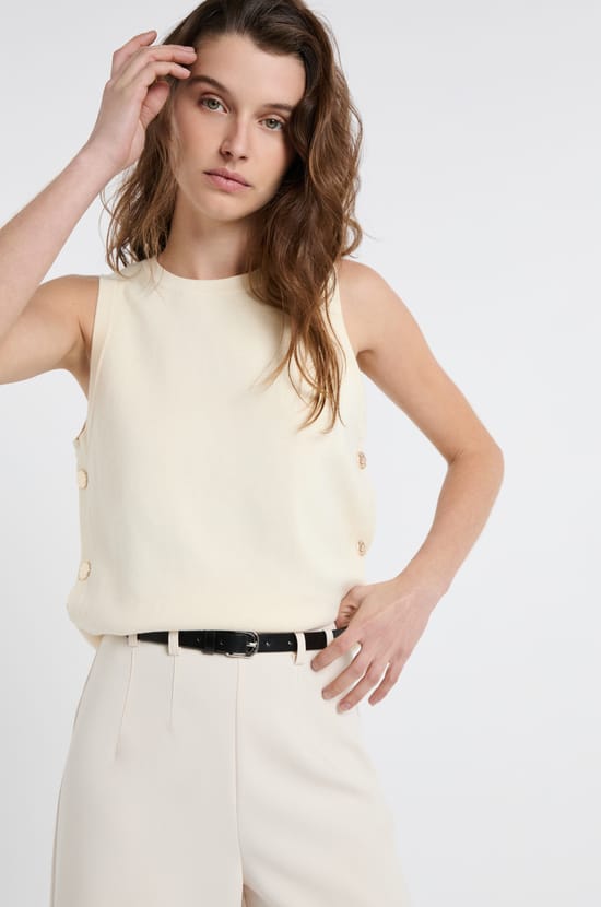 Top sans manches en coton avec boutons dor&eacute;s;${refinementColor}
