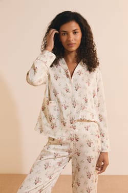 Chemise de pyjama satin&eacute;e fleurie;${refinementColor}