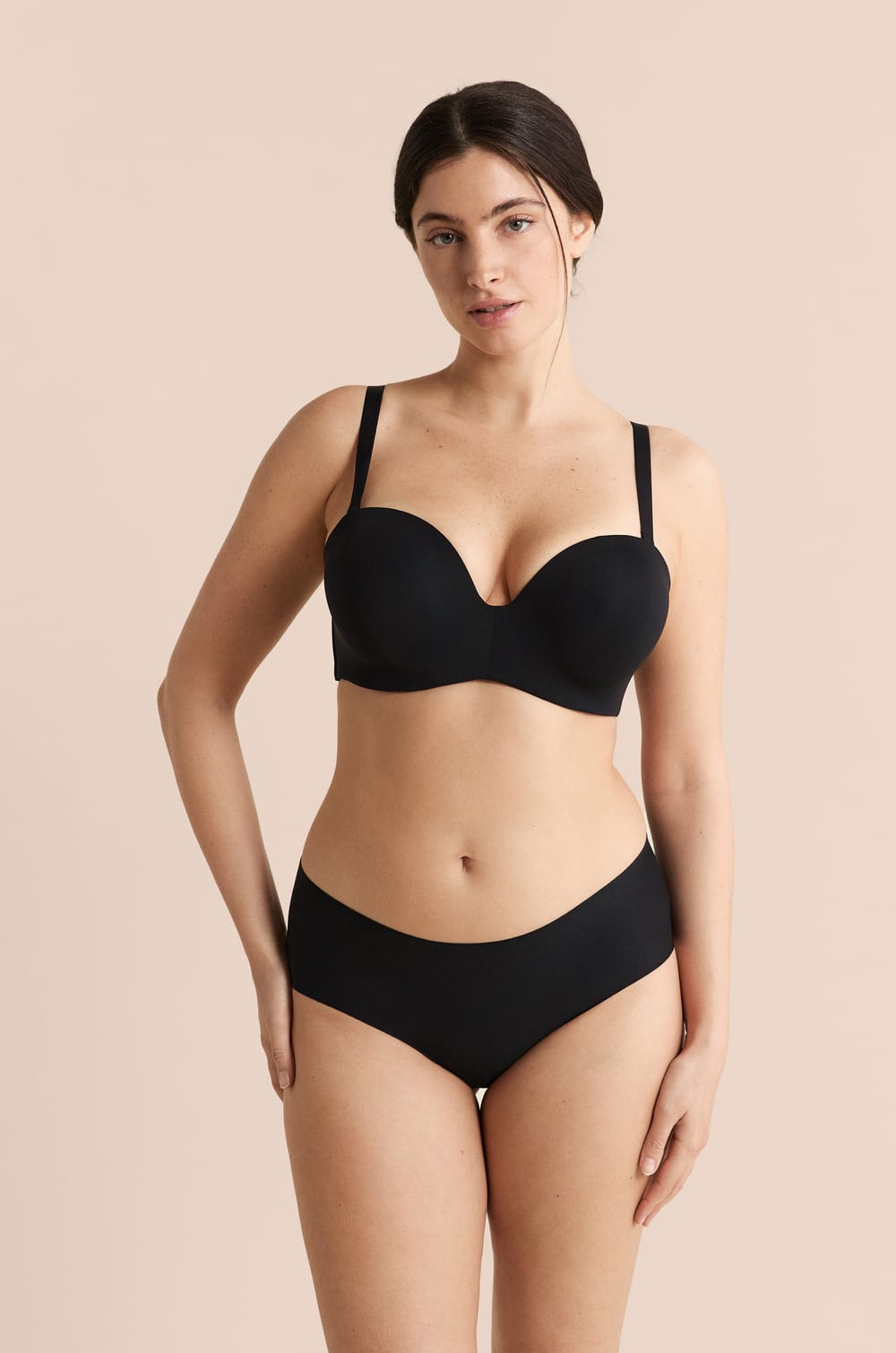 Sujetador bandeau, copas C-E, tirantes desmontables;${refinementColor}