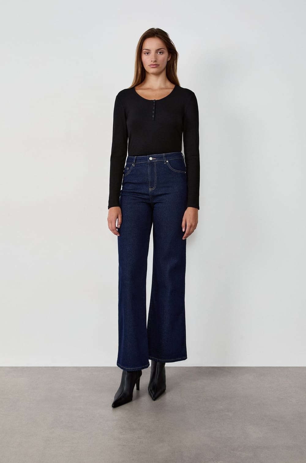 Jean droit en coton;${refinementColor}