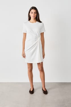 Robe courte fluide;${refinementColor}