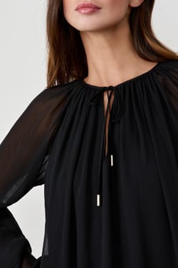 Short dress with ruffled sleeves;${refinementColor}