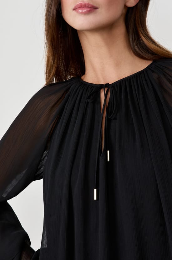 Short dress with ruffled sleeves;${refinementColor}