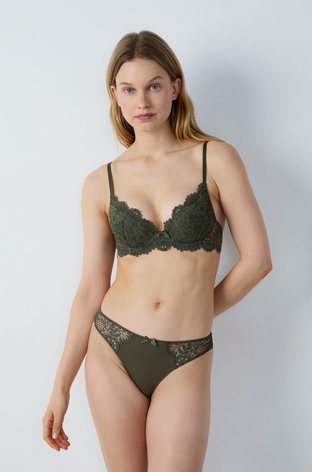 Bra No. 2 - Plunging Push-Up;${refinementColor}