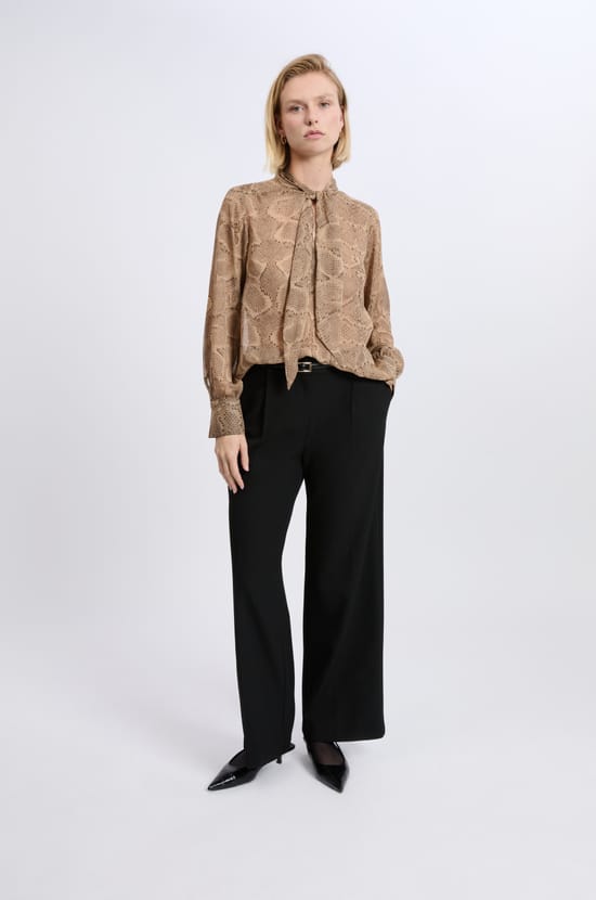 Blouse à nouer sur le devant;${refinementColor}