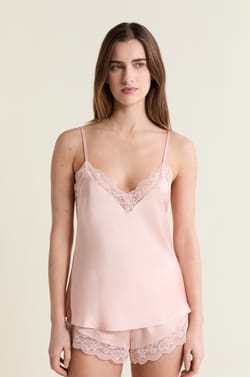 Top de sat&eacute;n con detalles de encaje;${refinementColor}