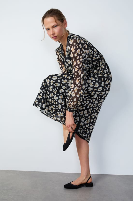 Long flowing printed dress with metallic effect;${refinementColor}