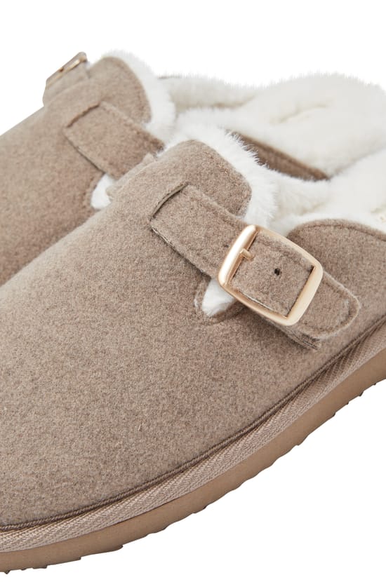 Chaussons mules;${refinementColor}