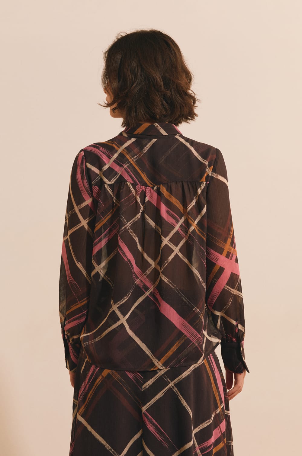 Blouse transparente avec lien &agrave; nouer &agrave; motif quadrill&eacute;;${refinementColor}