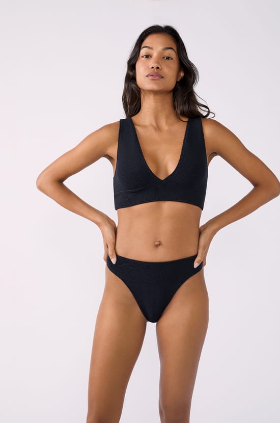 High-leg bikini bottom in stretchy material;${refinementColor}