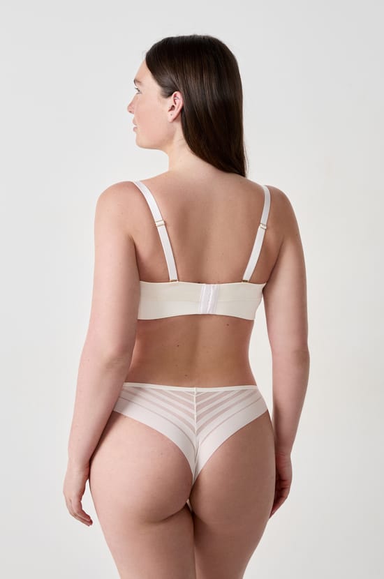 Sujetador bandeau con finas copas y tirantes desmontables;${refinementColor}