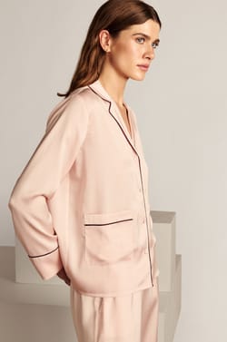 Chemise de pyjama satin&eacute;e;${refinementColor}