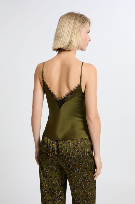 Caraco satiné avec dentelle;${refinementColor}