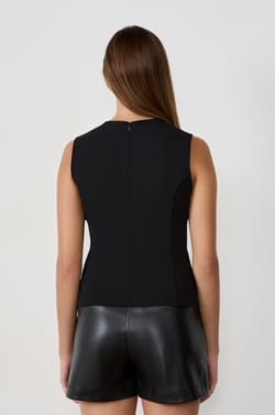 Sleeveless T-shirt;${refinementColor}