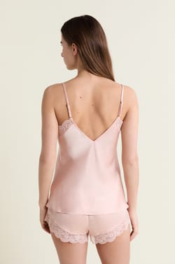 Top de sat&eacute;n con detalles de encaje;${refinementColor}