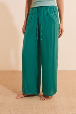 Pantalon de pyjama satin&eacute; coupe large;${refinementColor}