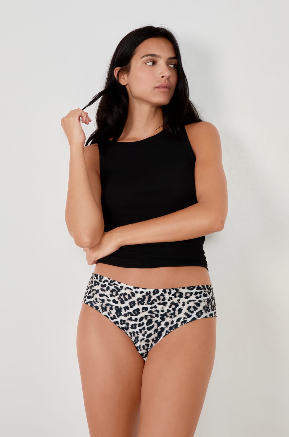 Seamless microfiber hipster with leopard print;${refinementColor}