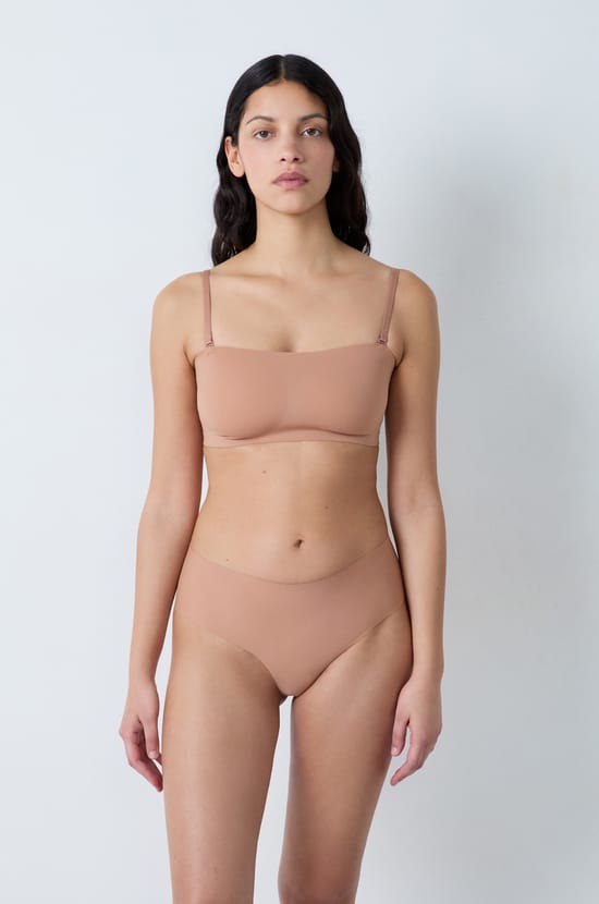Microfibre Strapless Bra with Removable Straps;${refinementColor}