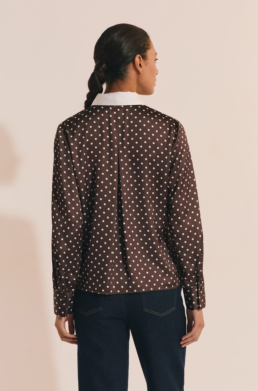 Chemise satin&eacute;e &agrave; pois avec cravate;${refinementColor}