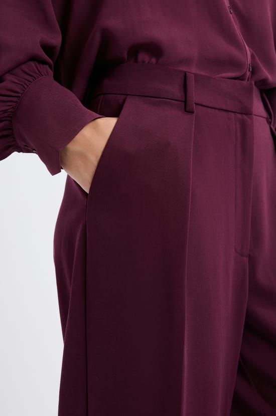 Pantalon large droit;${refinementColor}