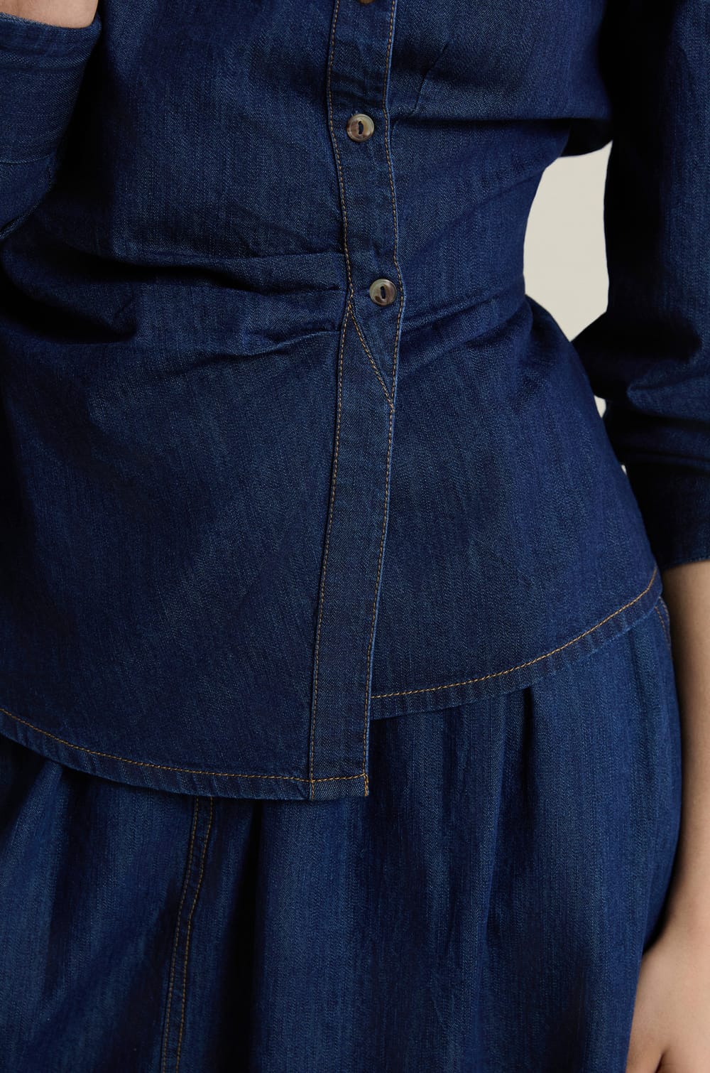 Chemise en jean style cache-coeur;${refinementColor}