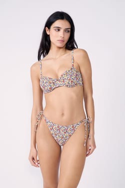 Bas de maillot culotte bikini ficelle à nouer fleuri;${refinementColor}