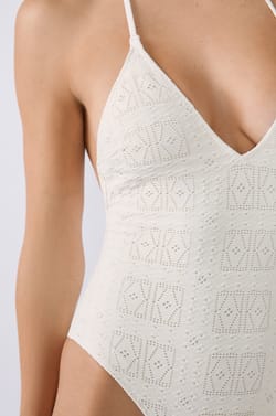 Geborduurde badpak;${refinementColor}