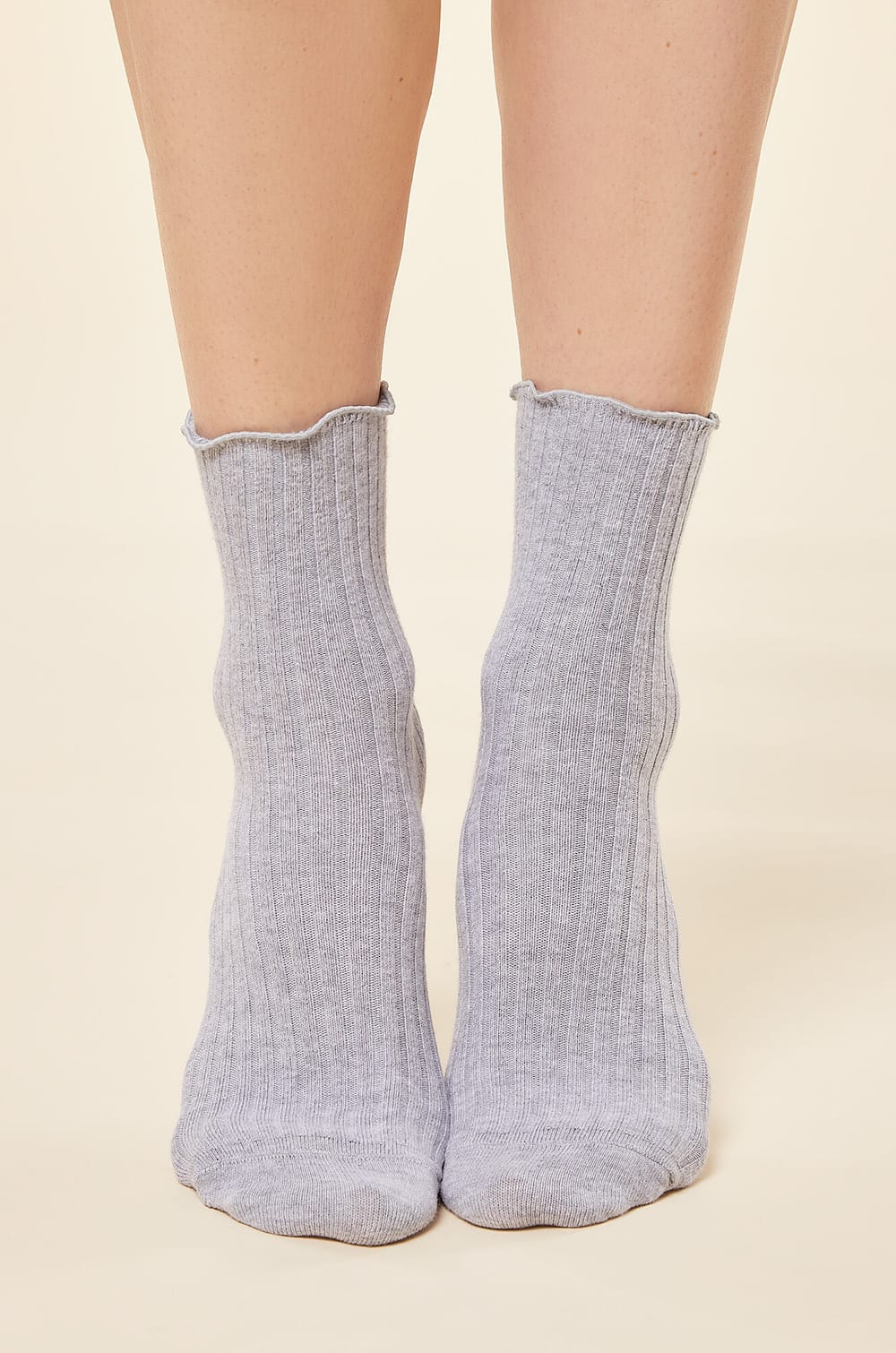 Jednolite skarpety z falbankami;${refinementColor}