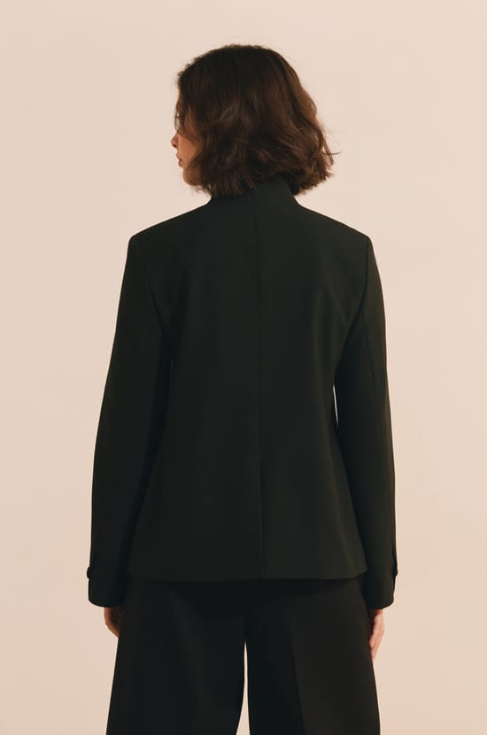Veste courte &agrave; col montant asym&eacute;trique;${refinementColor}