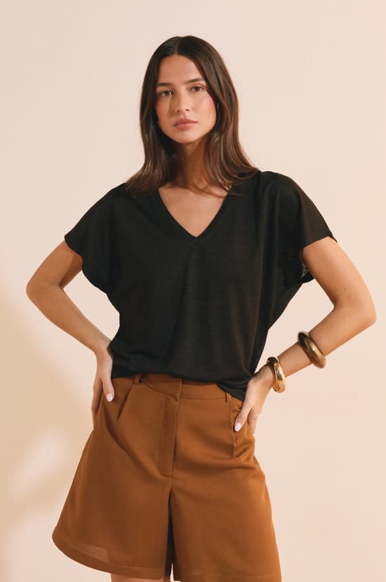 T-shirt large avec col V;${refinementColor}