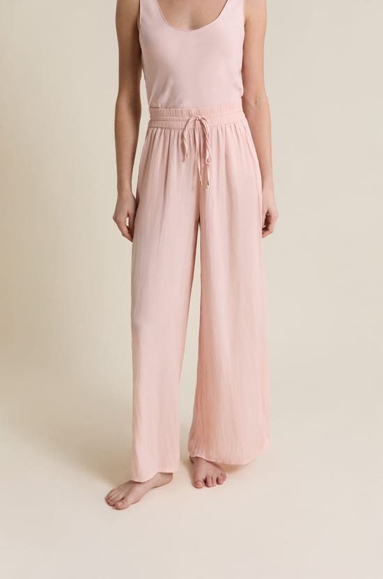 Pantalon satin&eacute; coupe large;${refinementColor}