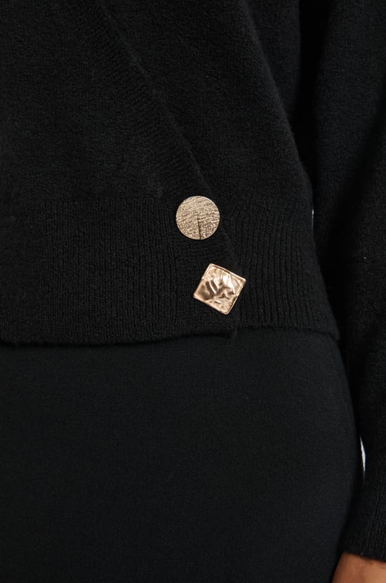 Pull col V avec boutons dorés;${refinementColor}
