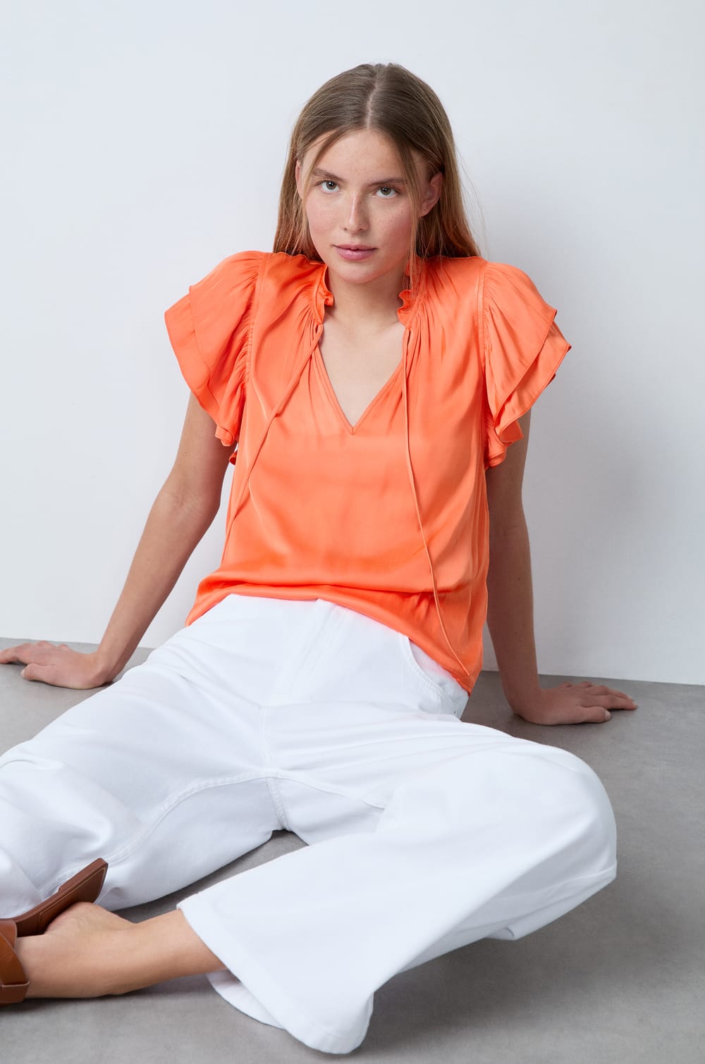Short-sleeved satin blouse;${refinementColor}