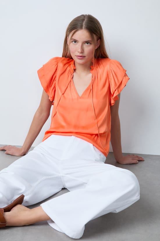 Short-sleeved satin blouse;${refinementColor}