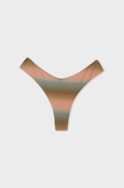 Panty de bikini brasileña de tiro alto;${refinementColor}
