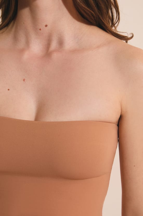 Top bustier en microfibre avec brassi&egrave;re int&eacute;gr&eacute;e;${refinementColor}