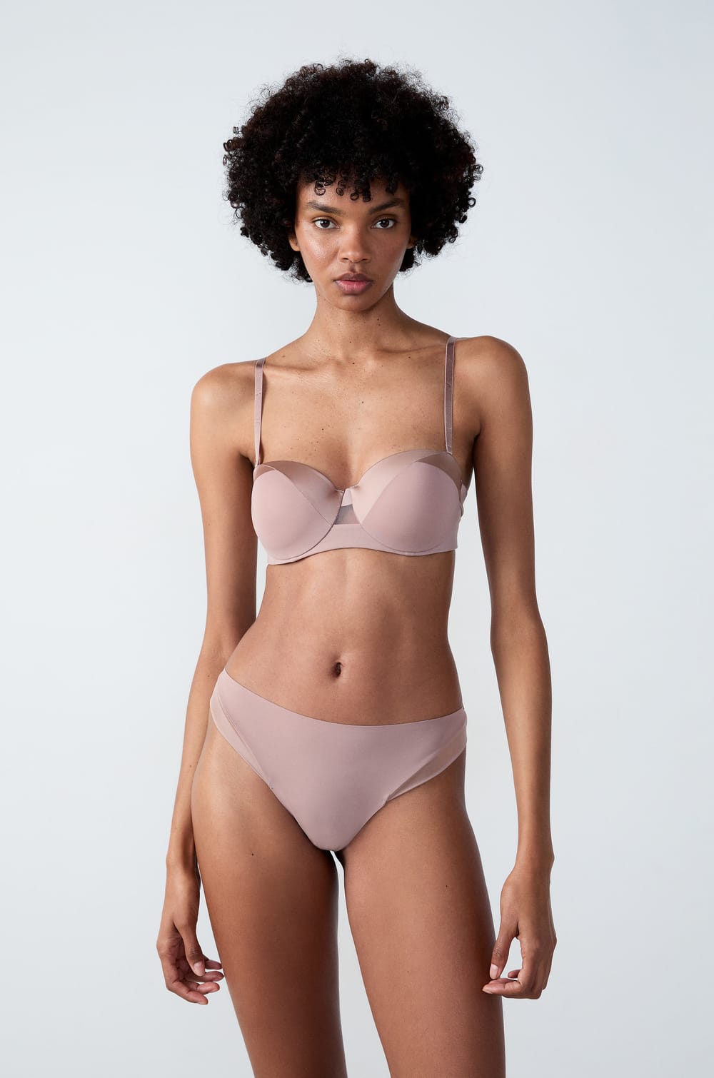 Bra bandeau con finas copas y tirantes desmontables;${refinementColor}