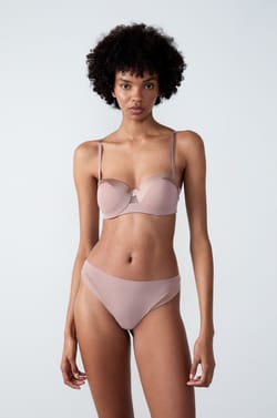 Bra bandeau con finas copas y tirantes desmontables;${refinementColor}