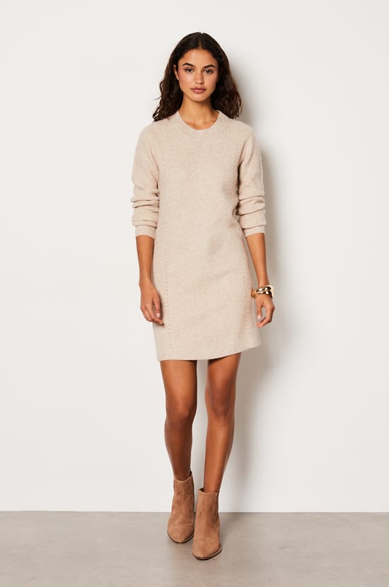 Robe courte en maille;${refinementColor}