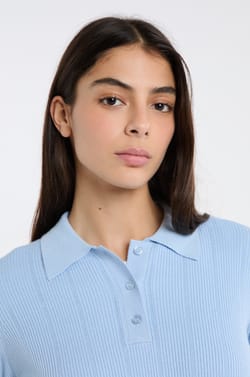 Polo manches courtes en maille fine;${refinementColor}